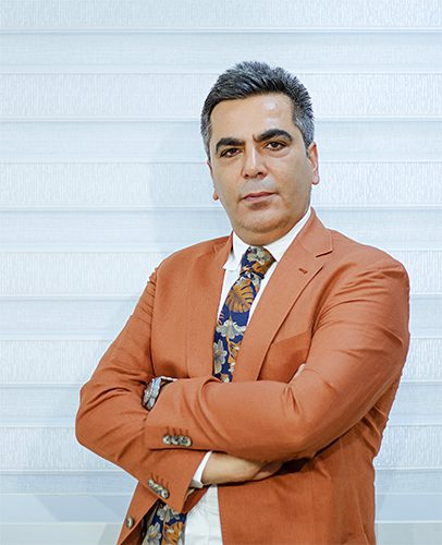 دکتر نوید فرزین، جراح مغز و اعصاب و ستون فقرات در شیراز
